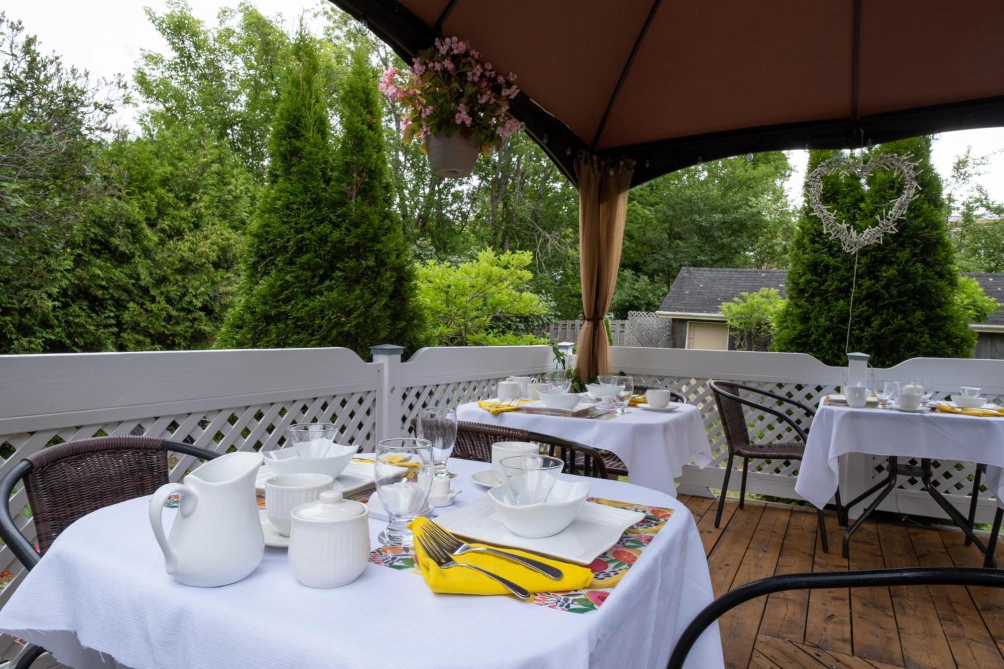 Au Coq Du Bonheur Acomodação com café da manhã Magog Exterior foto